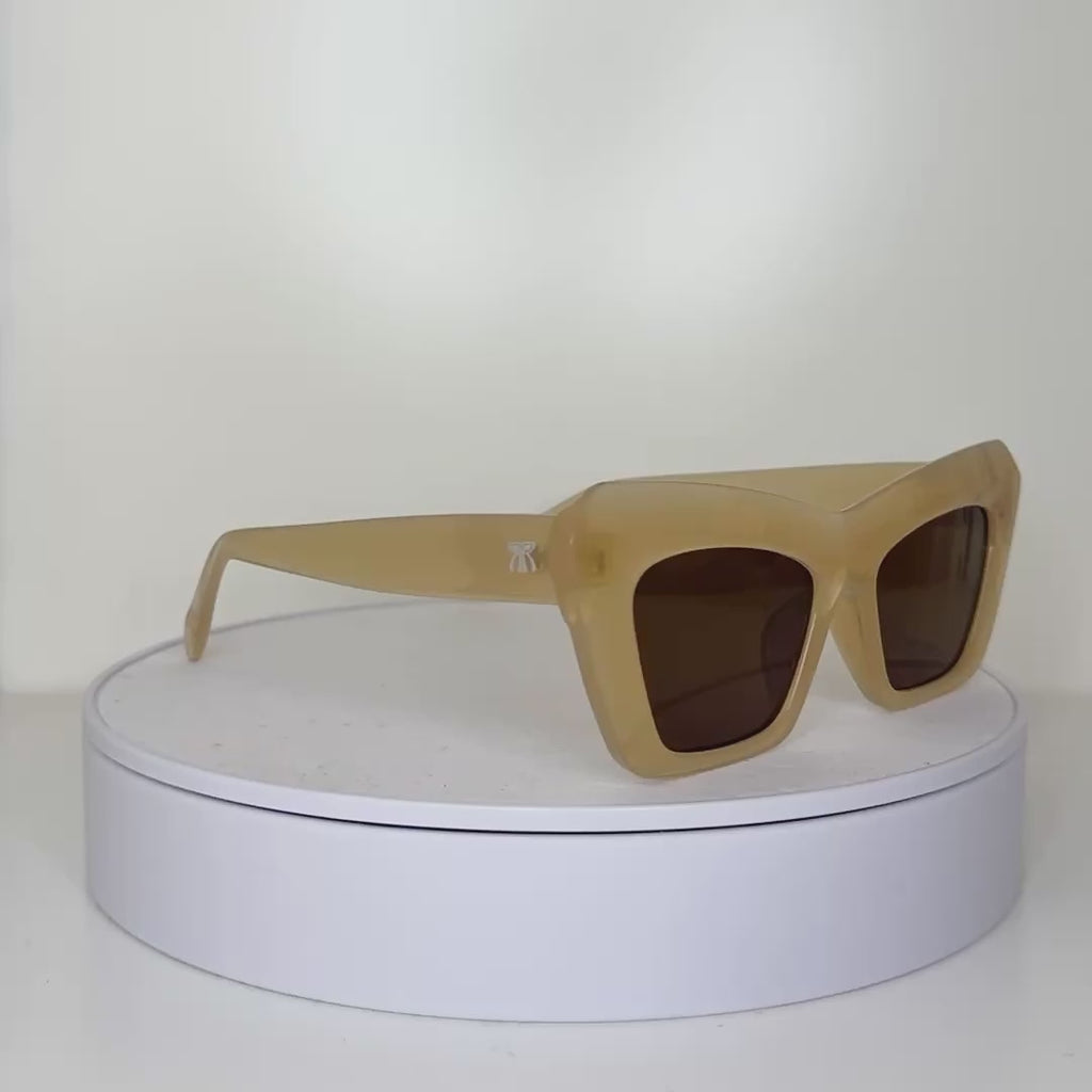 Butter Bloom - Cat Eye